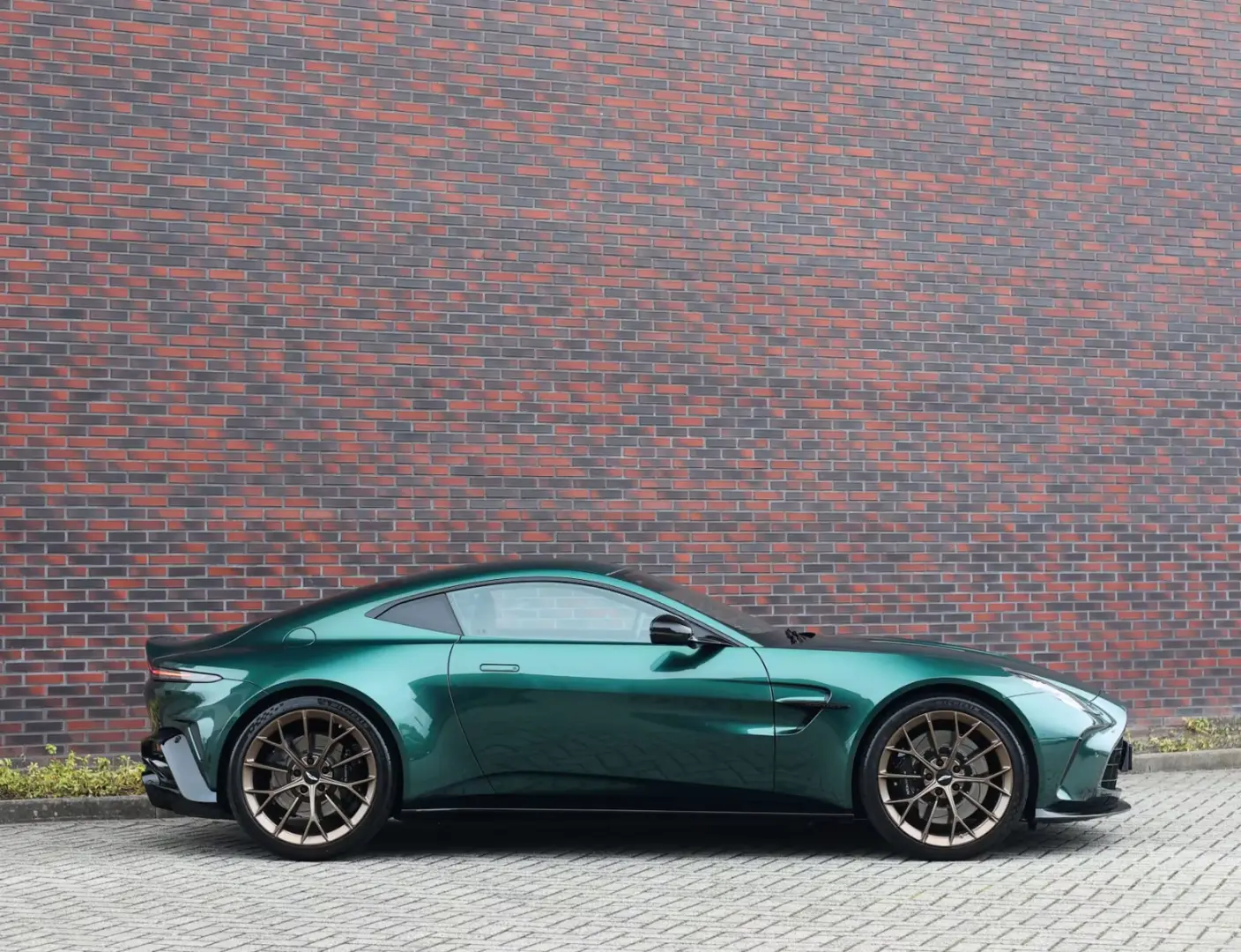 Aston Martin V8 Vantage   Sofort - Malachite - B&O - 360