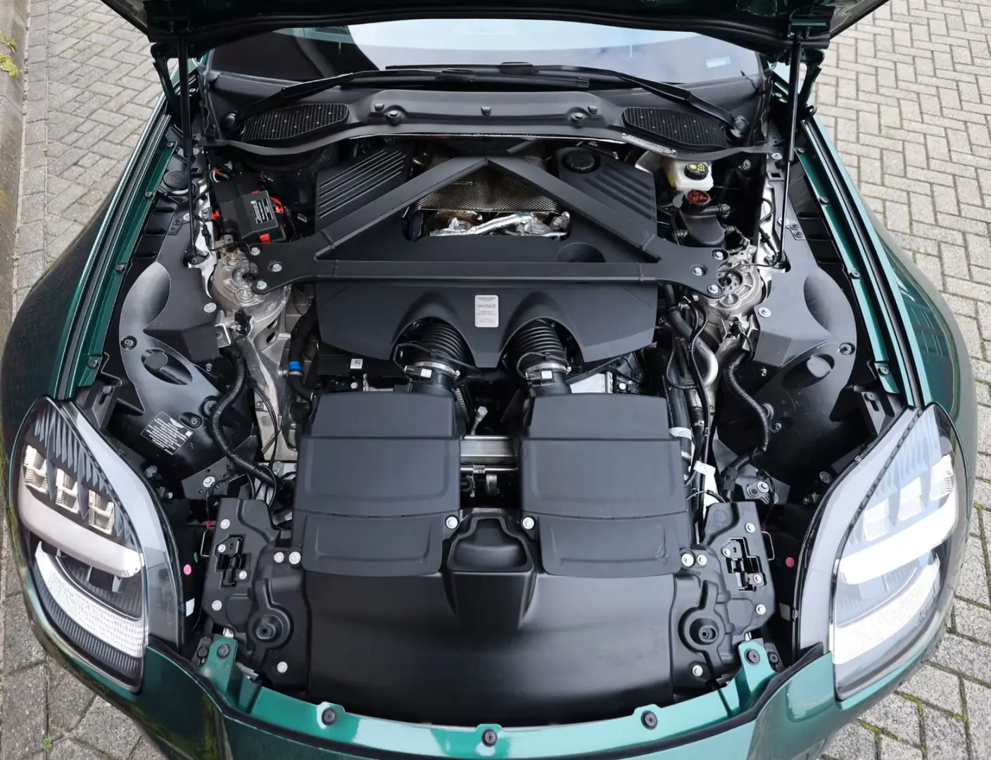 Aston Martin V8 Vantage   Sofort - Malachite - B&O - 360