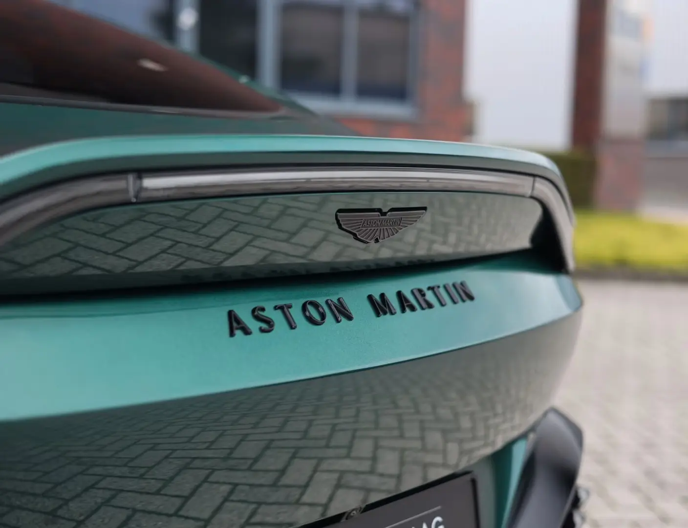 Aston Martin V8 Vantage   Sofort - Malachite - B&O - 360