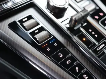 Aston Martin V8 Vantage   Sofort - Malachite - B&O - 360