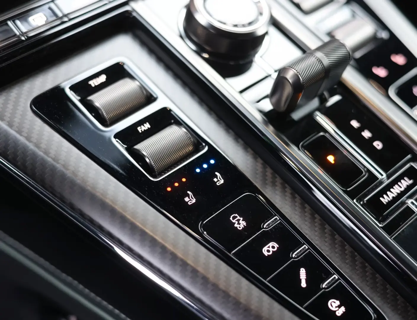 Aston Martin V8 Vantage   Sofort - Malachite - B&O - 360