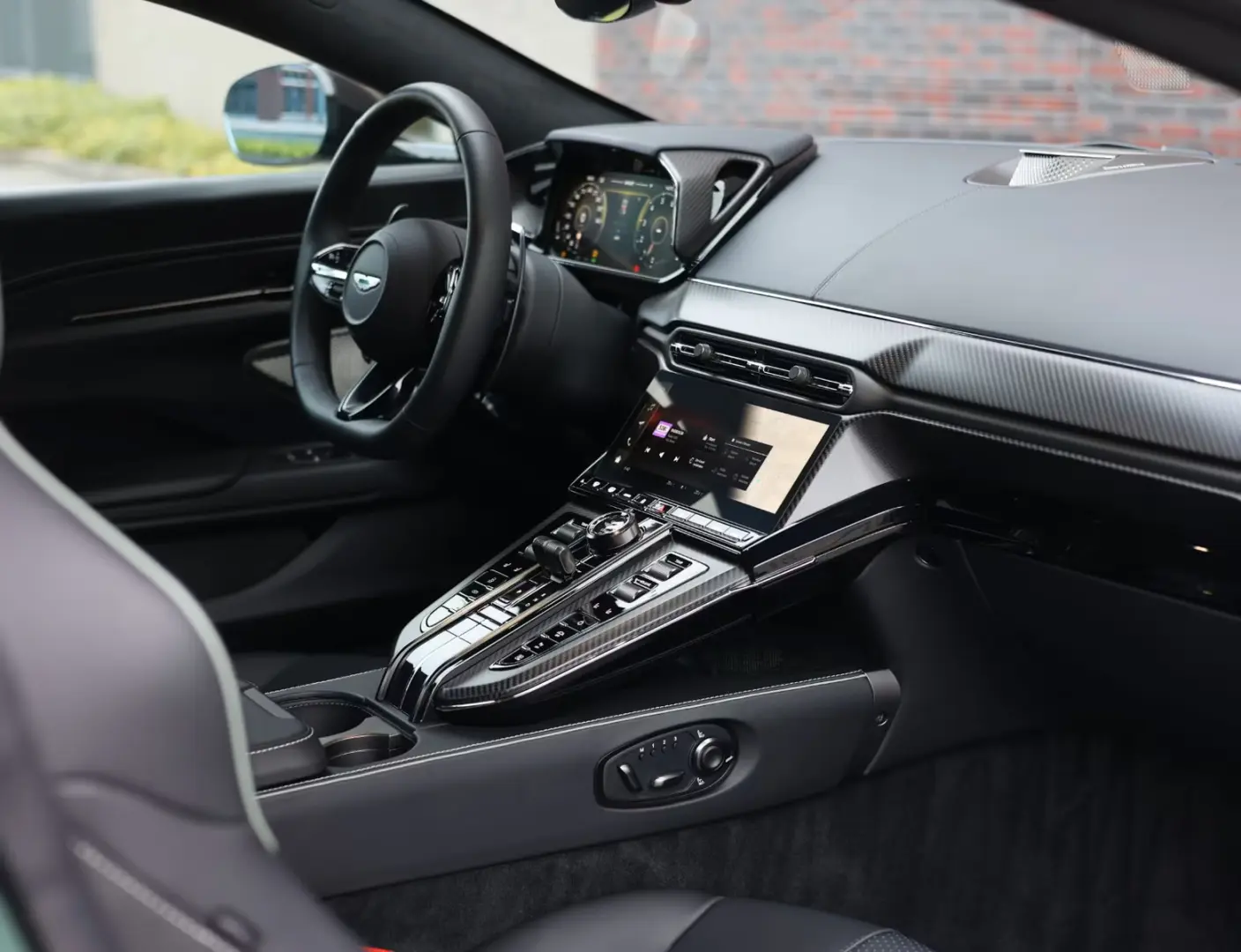 Aston Martin V8 Vantage   Sofort - Malachite - B&O - 360