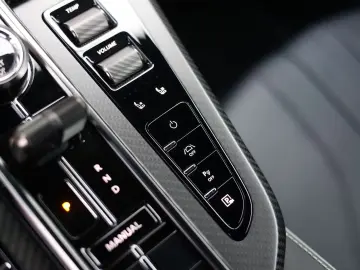 Aston Martin V8 Vantage   Sofort - Malachite - B&O - 360