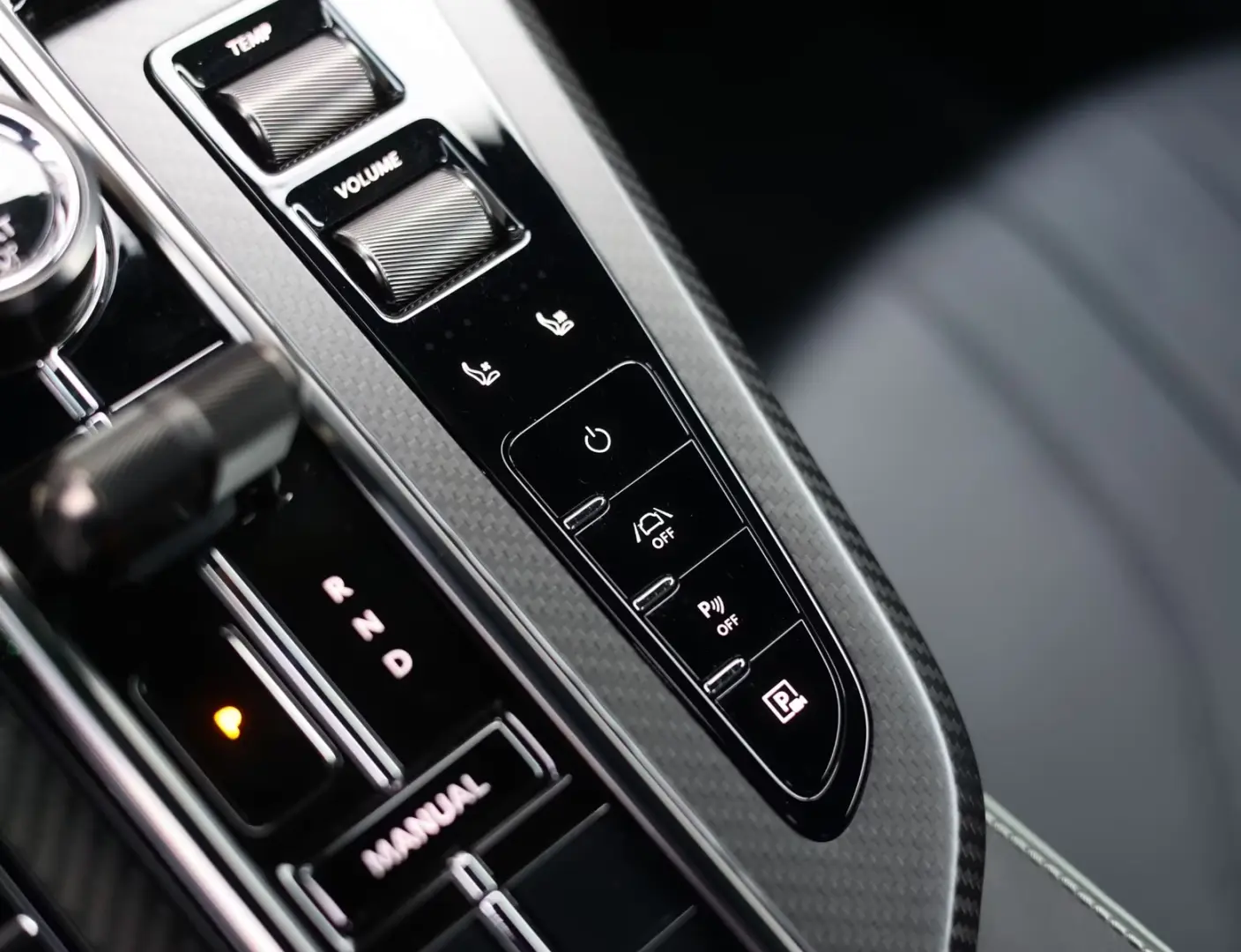 Aston Martin V8 Vantage   Sofort - Malachite - B&O - 360