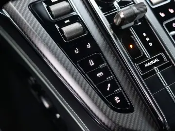 Aston Martin V8 Vantage   Sofort - Malachite - B&O - 360