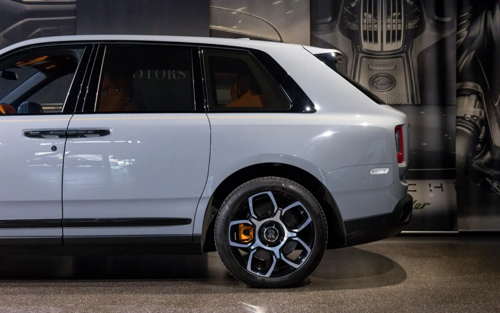 CULLINAN BLACK BADGE   STAR   ROOF   MANDARIN