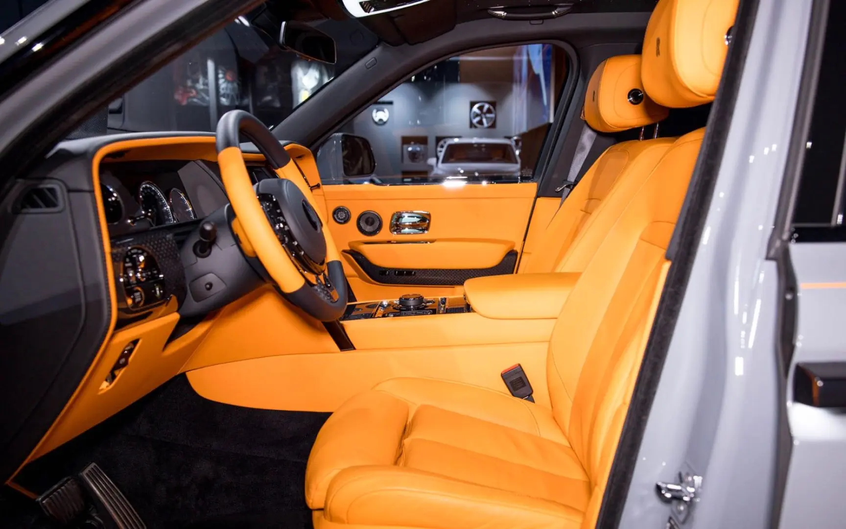 CULLINAN BLACK BADGE   STAR   ROOF   MANDARIN