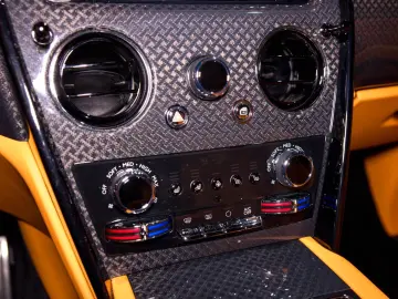 CULLINAN BLACK BADGE   STAR   ROOF   MANDARIN