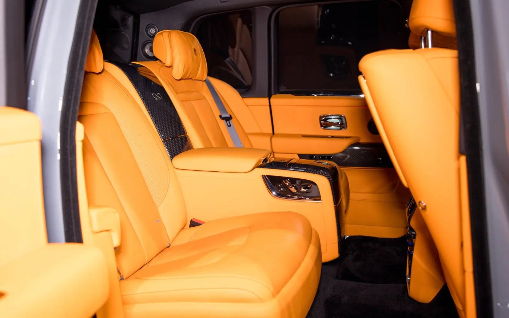 CULLINAN BLACK BADGE   STAR   ROOF   MANDARIN