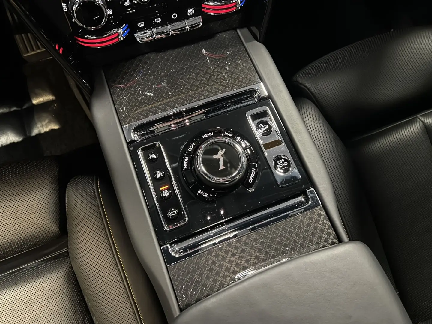 Cullinan 4-SI CRBON TV BESPO BLACK-BADGE STAR KÜ