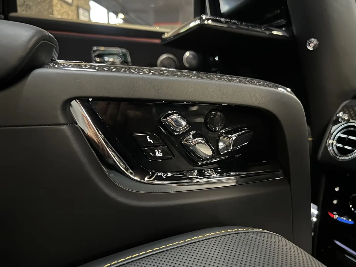 Cullinan 4-SI CRBON TV BESPO BLACK-BADGE STAR KÜ