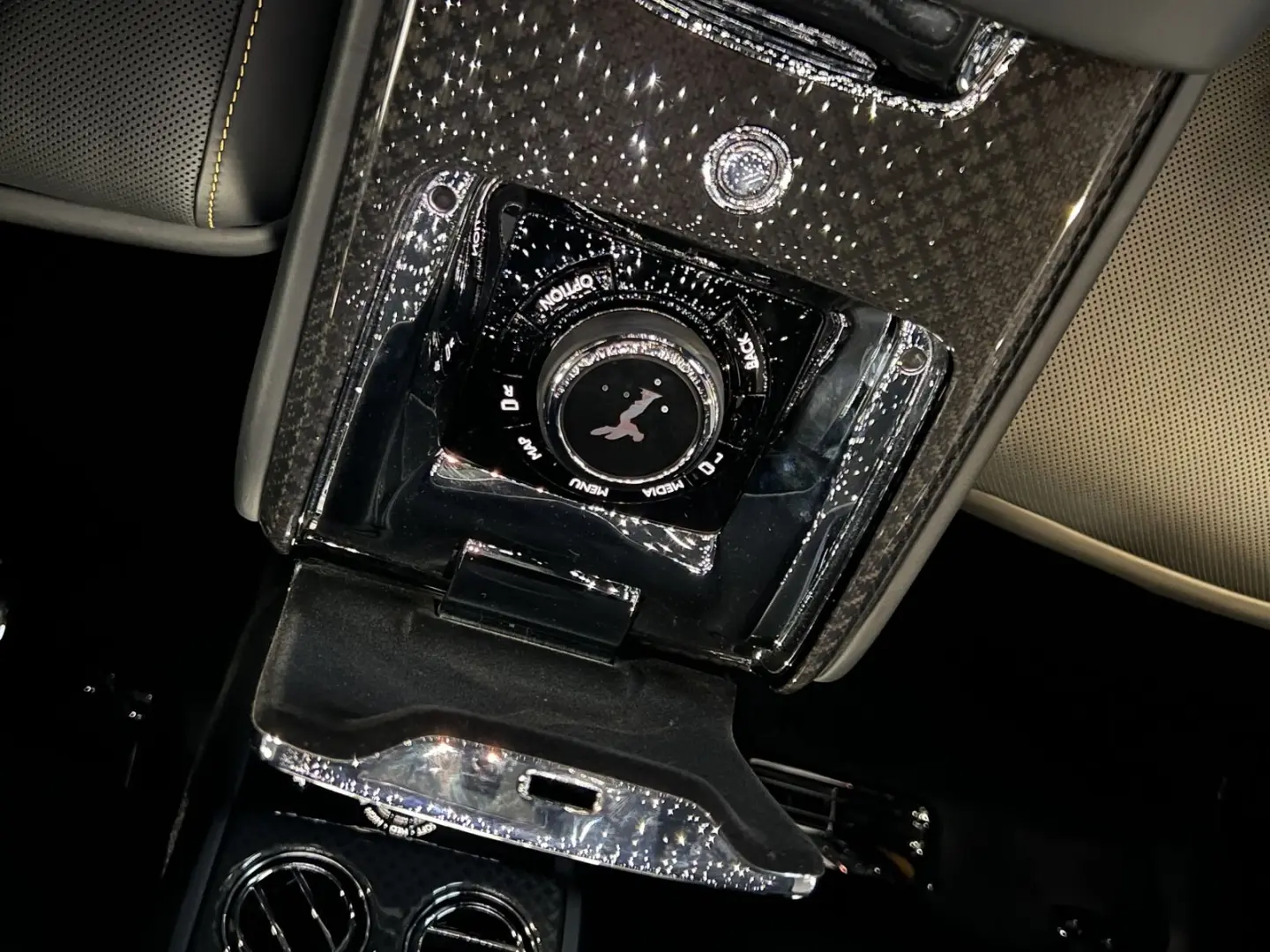 Cullinan 4-SI CRBON TV BESPO BLACK-BADGE STAR KÜ