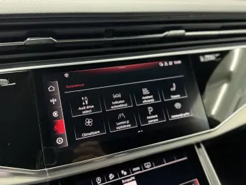 Audi Q8 55 TFSI quattro Tiptronic MHEV