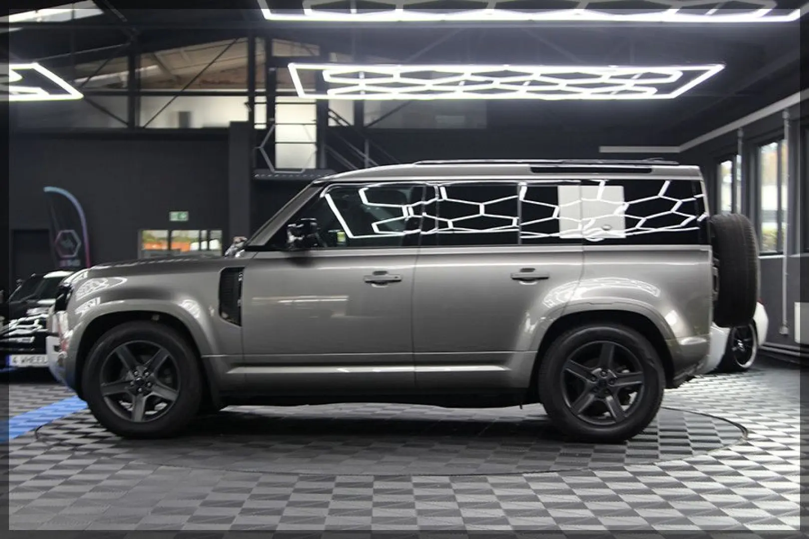 Defender 3.0 D250 MHEV XS LUFT   PANO