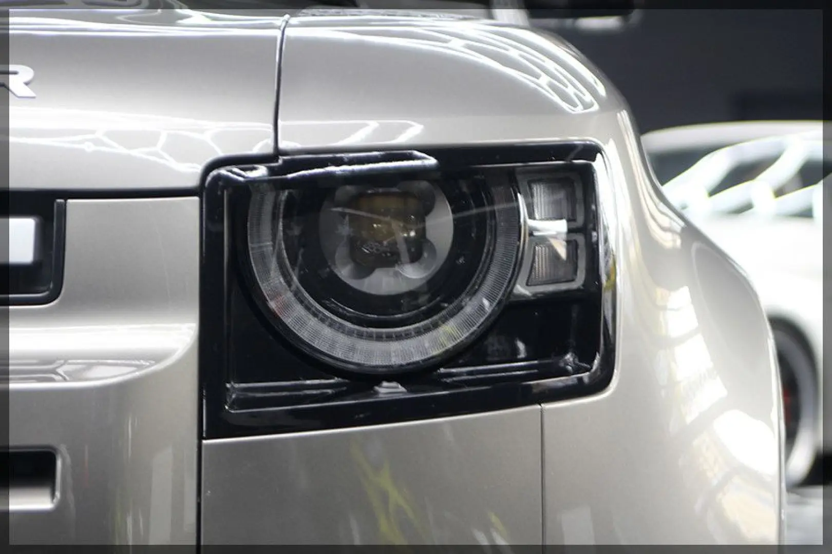 Defender 3.0 D250 MHEV XS LUFT   PANO