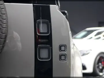 Defender 3.0 D250 MHEV XS LUFT   PANO