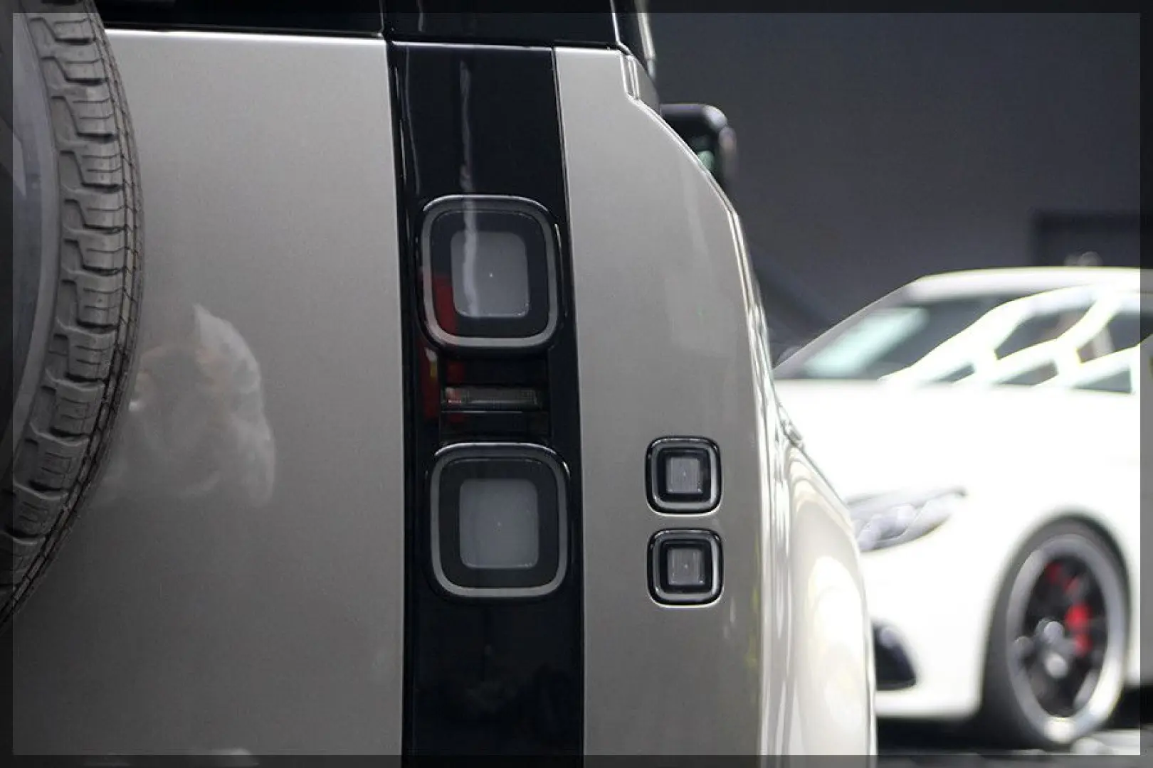 Defender 3.0 D250 MHEV XS LUFT   PANO