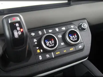 Defender 3.0 D250 MHEV XS LUFT   PANO