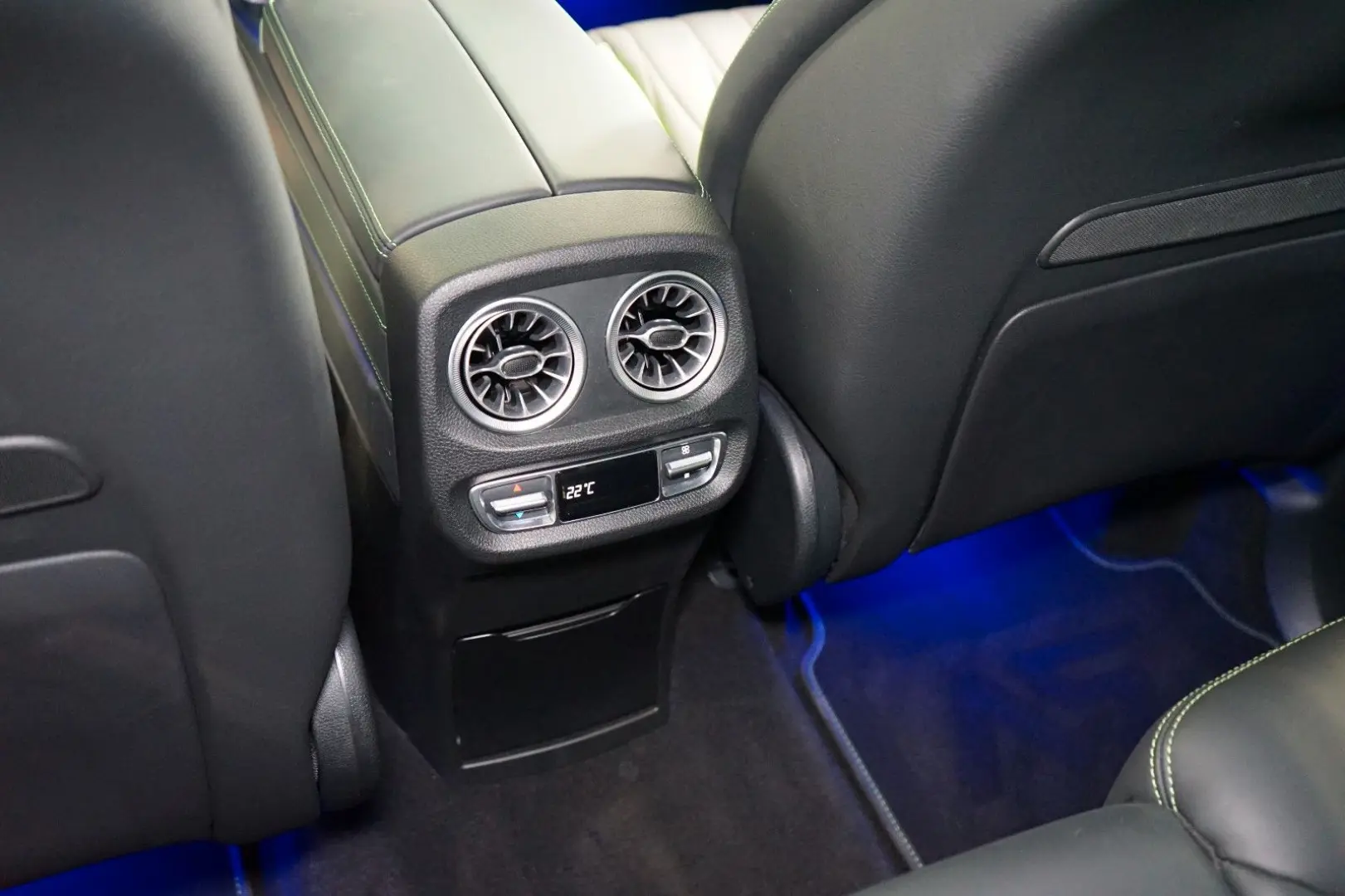 G63 AMG MANUFAKTUR BURM 360 CARBON 141.405€ NETT