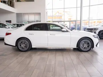Mercedes-Benz E-Class E300 DE 4MATIC AMG LINE