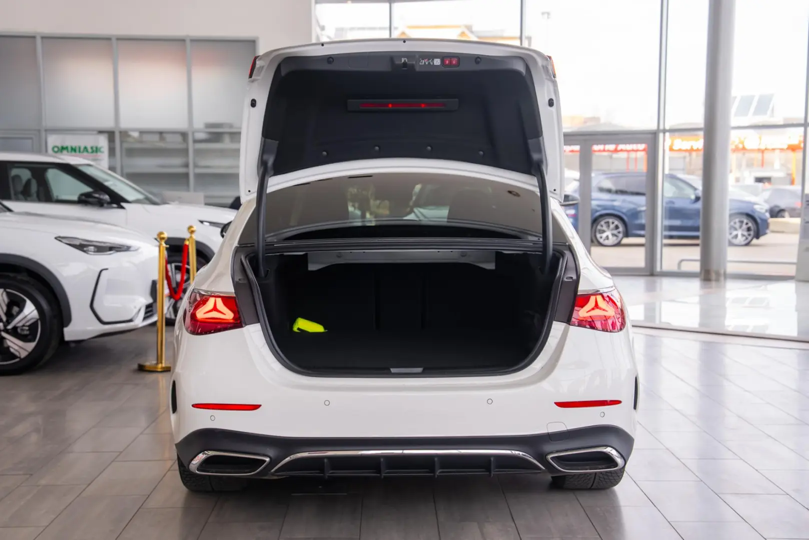 Mercedes-Benz E-Class E300 DE 4MATIC AMG LINE