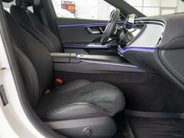 Mercedes-Benz E-Class E300 DE 4MATIC AMG LINE