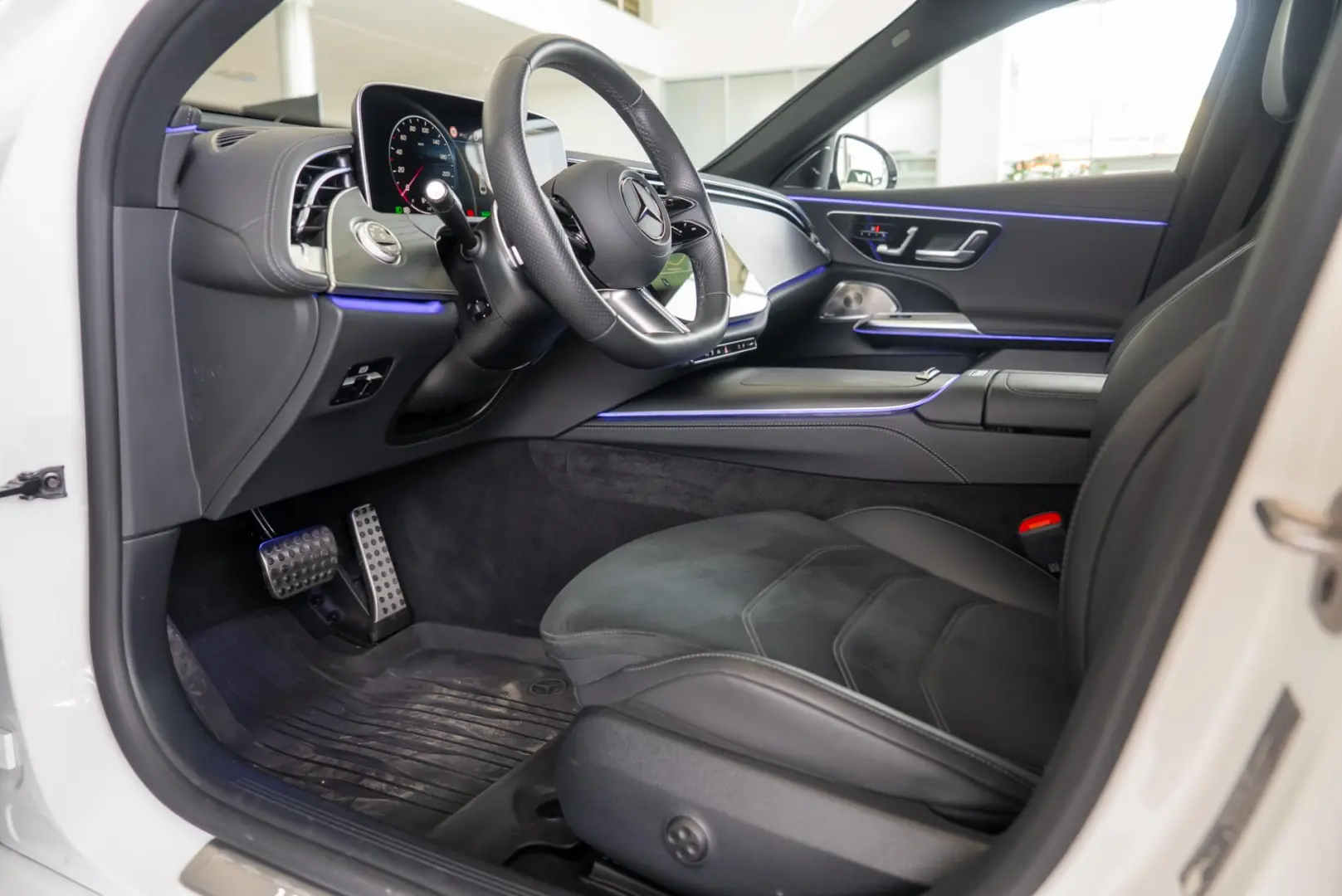 Mercedes-Benz E-Class E300 DE 4MATIC AMG LINE