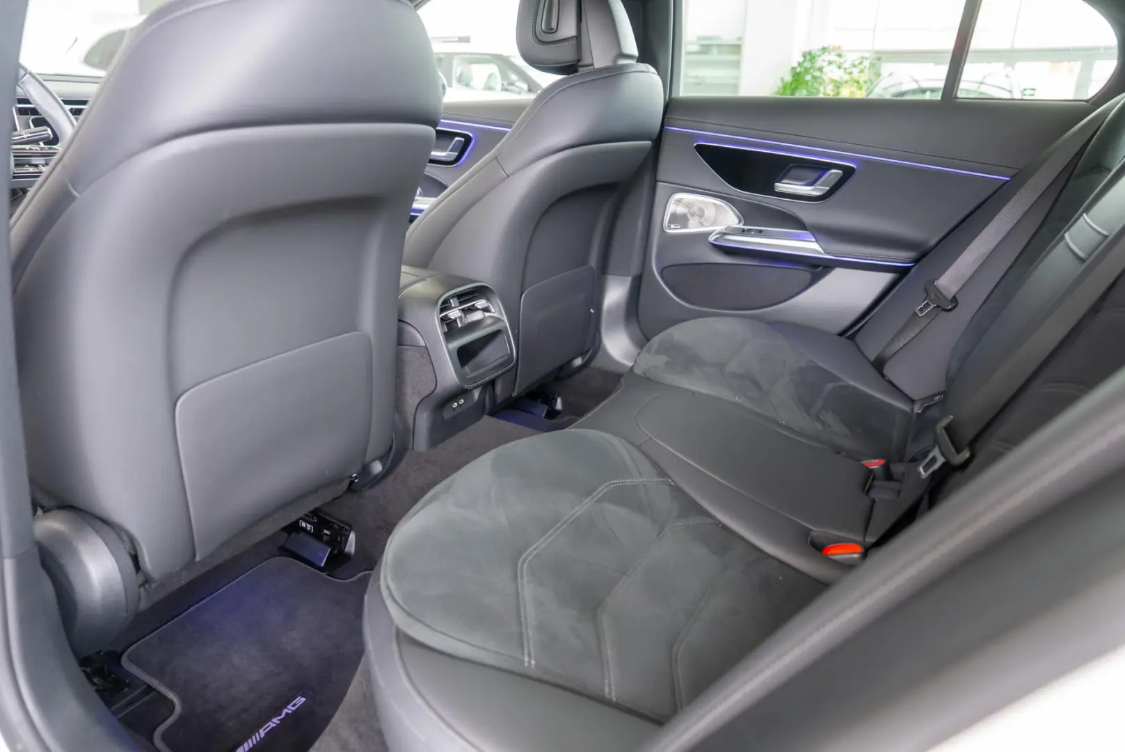 Mercedes-Benz E-Class E300 DE 4MATIC AMG LINE