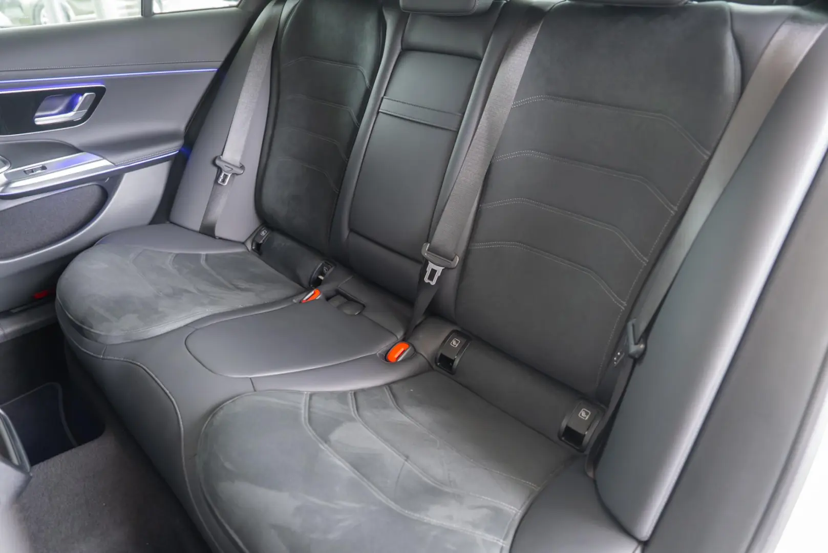 Mercedes-Benz E-Class E300 DE 4MATIC AMG LINE