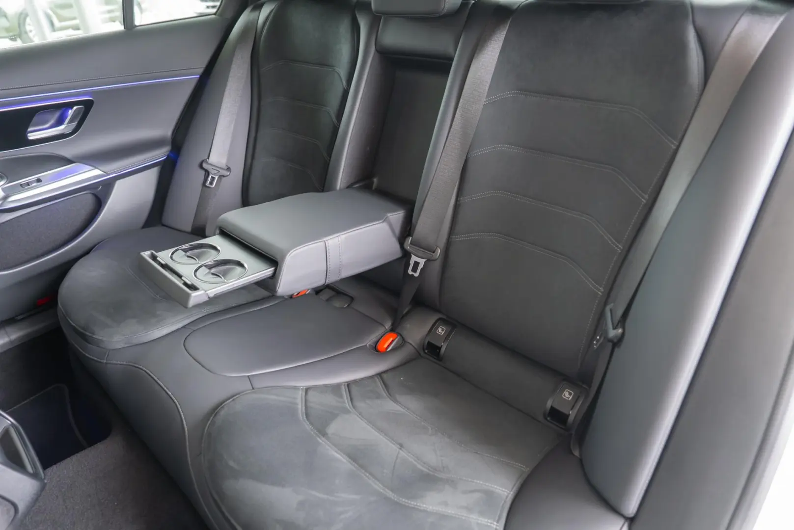 Mercedes-Benz E-Class E300 DE 4MATIC AMG LINE