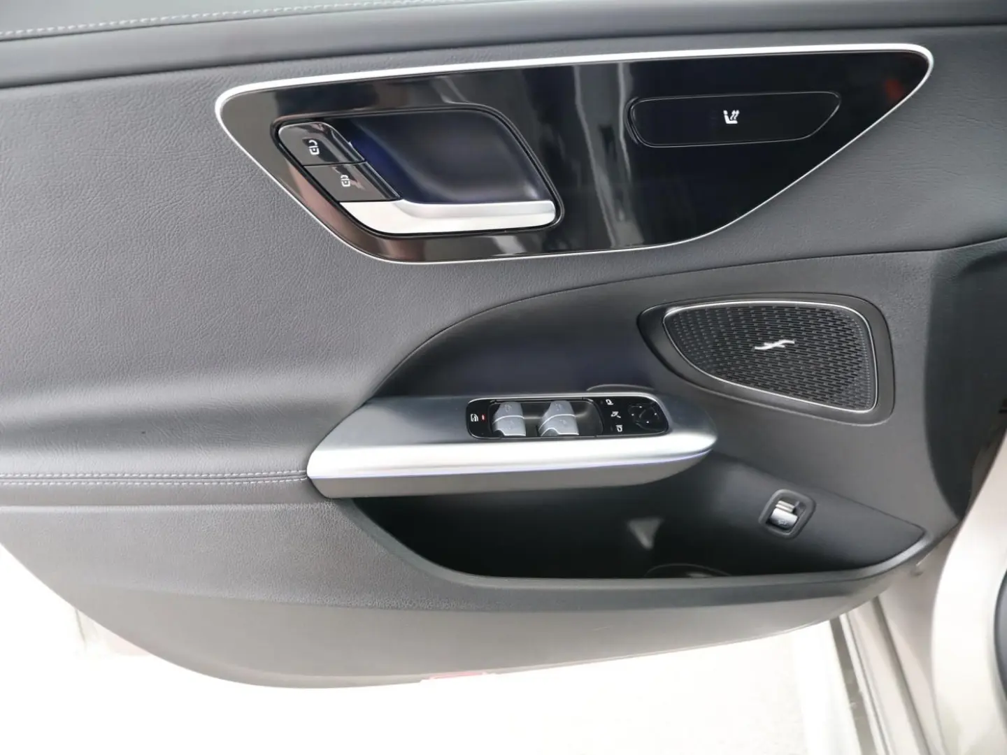 C 300 4M AMG ADV. NIGHT PANO AMBI LED FLA KAMERA