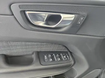 VOLVO XC60 RECHARGE T6 CORE AT8 EAWD