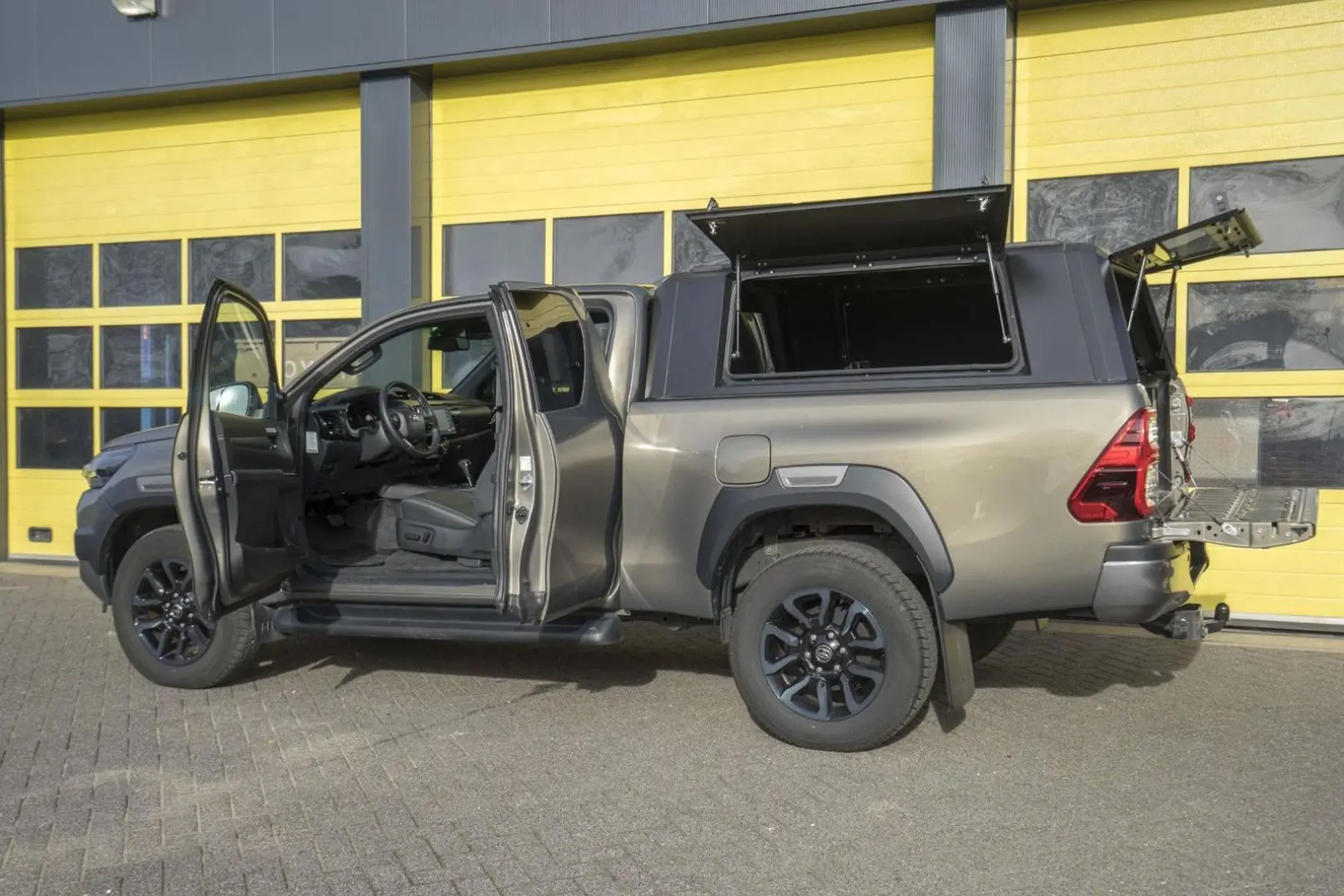Hilux 2.8 D-4D Xtra Cab Invincible