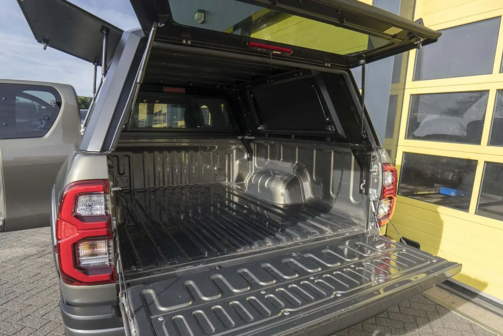 Hilux 2.8 D-4D Xtra Cab Invincible