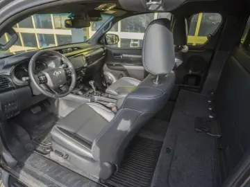 Hilux 2.8 D-4D Xtra Cab Invincible