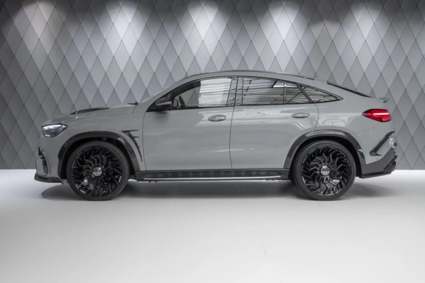 GLE 63 AMG COUPE 2024 GCD 820 GREY BEIGE CARBON