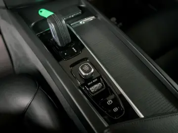 VOLVO XC60 T6 PLUG-IN AWD