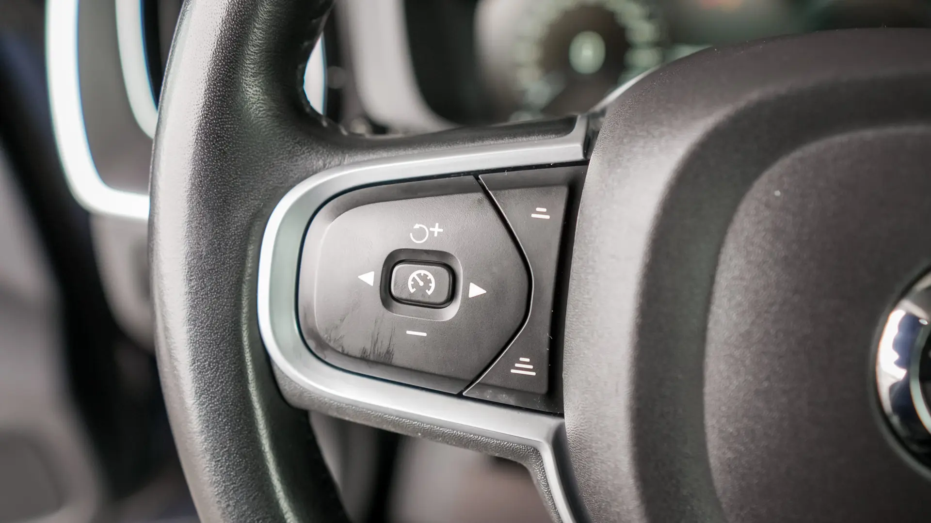 VOLVO XC60 T6 PLUG-IN AWD