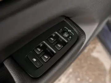 VOLVO XC60 T6 PLUG-IN AWD