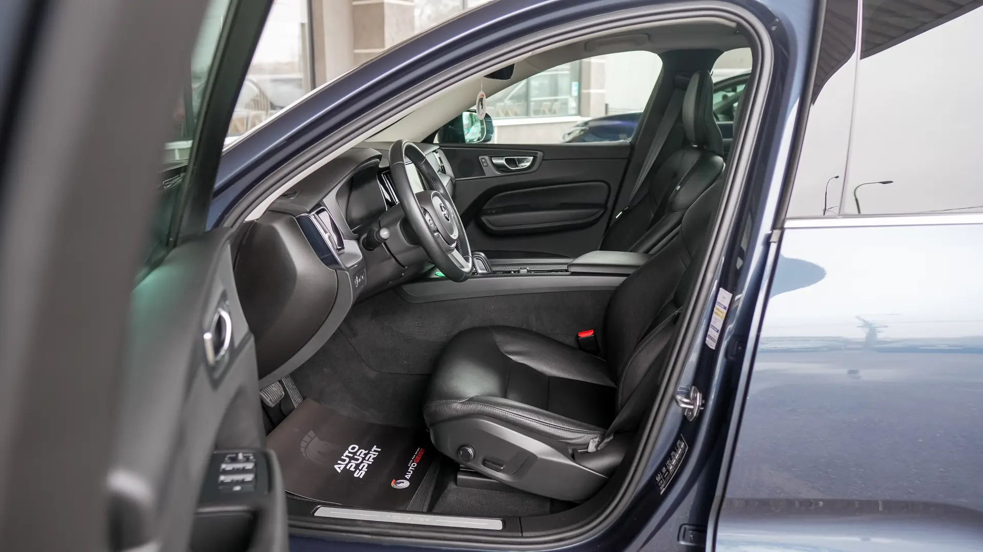 VOLVO XC60 T6 PLUG-IN AWD