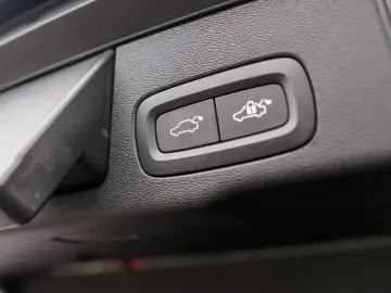 VOLVO XC60 T6 PLUG-IN AWD