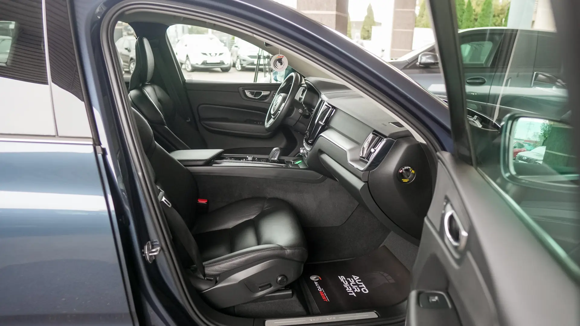 VOLVO XC60 T6 PLUG-IN AWD