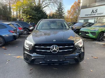 GLC 300e 4M Panorama Airmatic Keyless ACC AHK 21