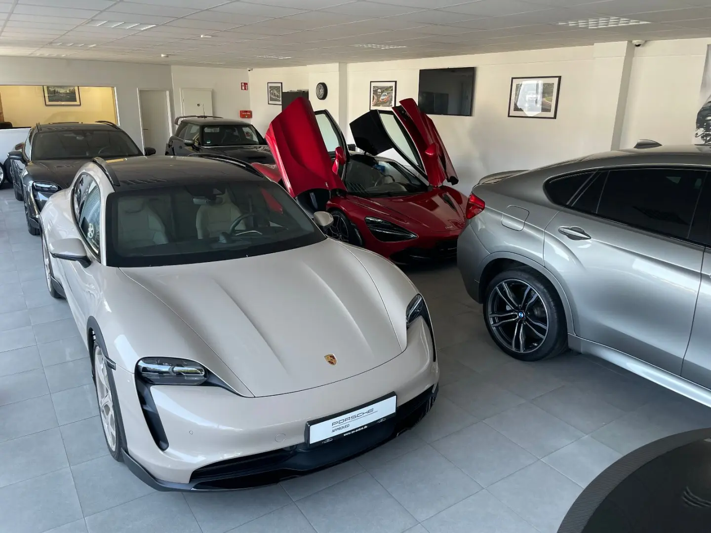 GLC 300e 4M Panorama Airmatic Keyless ACC AHK 21