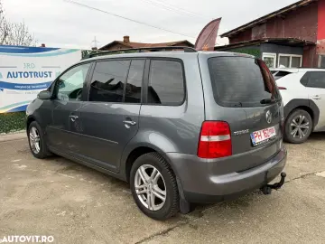 Volkswagen Touran 1.6 FSI Trendline