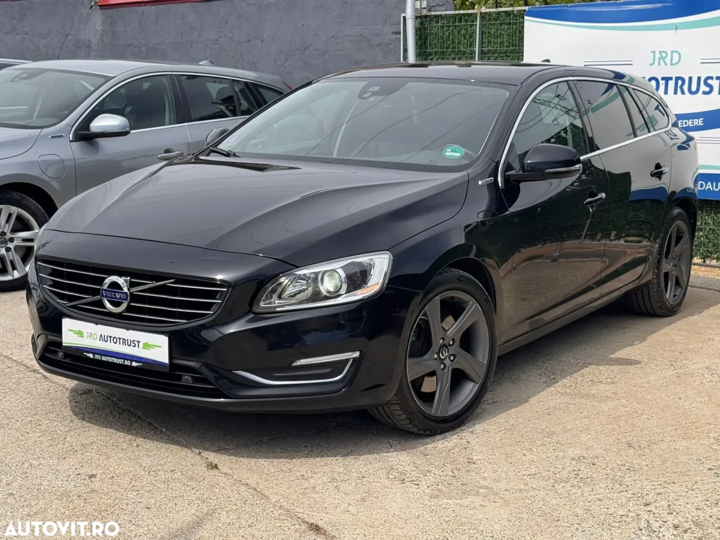 Volvo V60 D6 Plug-In-Hybrid AWD Geartronic Summum
