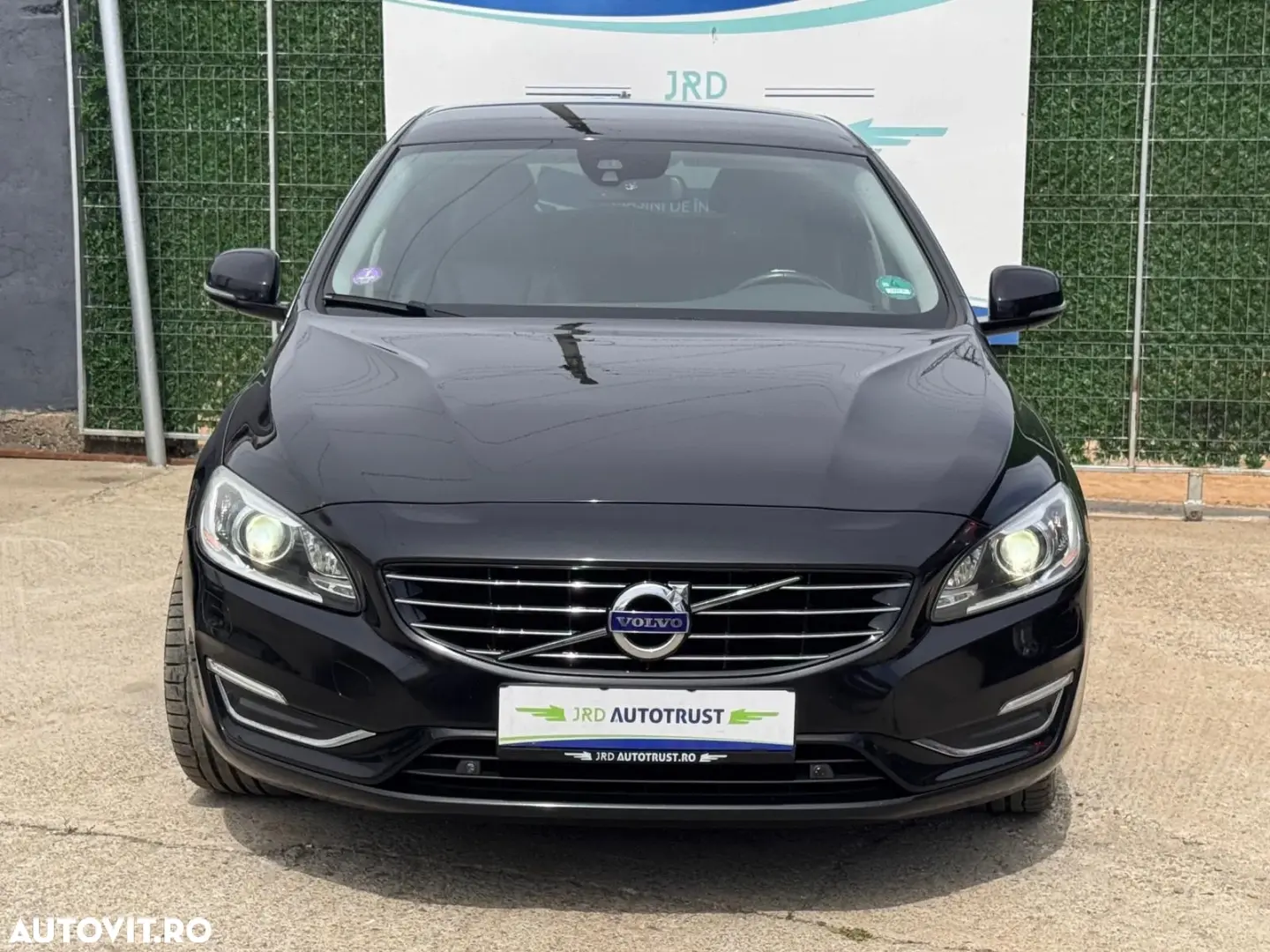 Volvo V60 D6 Plug-In-Hybrid AWD Geartronic Summum
