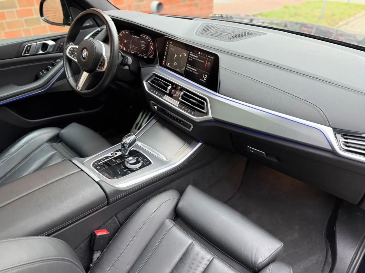 BMW X5 M50i SOFT-HUD-LED-LEDER-PANO