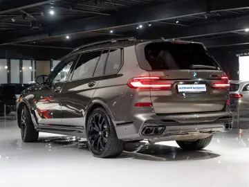 X7 M60i B&W LUFTFEDER. PANO 22 LM HUD 7-SITZ 1HD