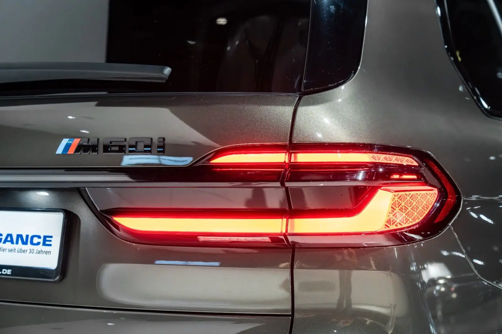 X7 M60i B&W LUFTFEDER. PANO 22 LM HUD 7-SITZ 1HD